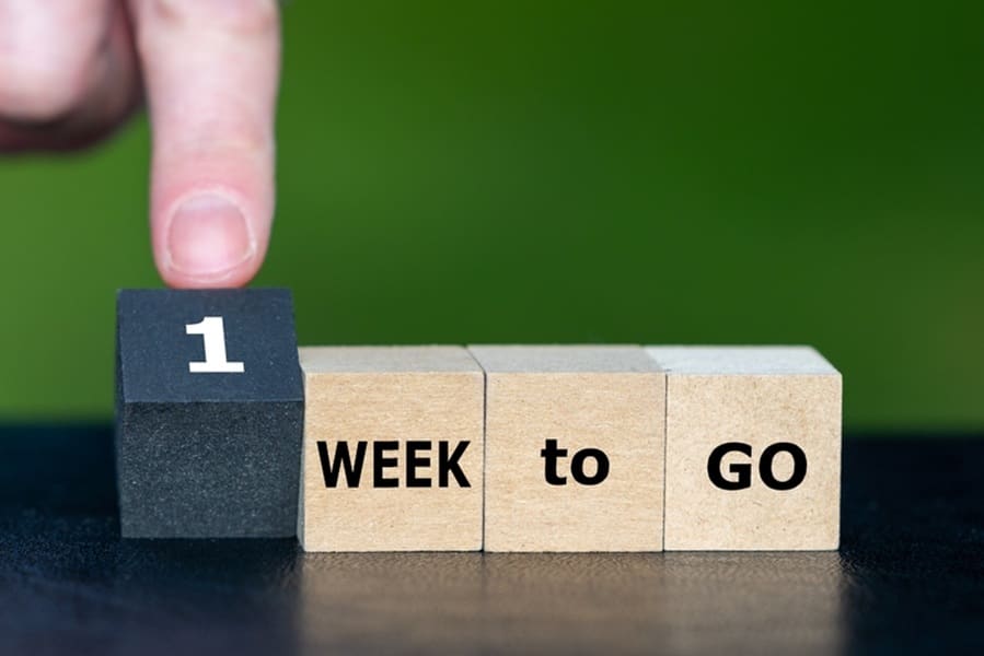 Wooden cubes form the expression '1 week to go'.