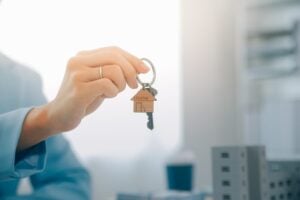 Estate agent asks customerto sign documents to make the contract legally binding