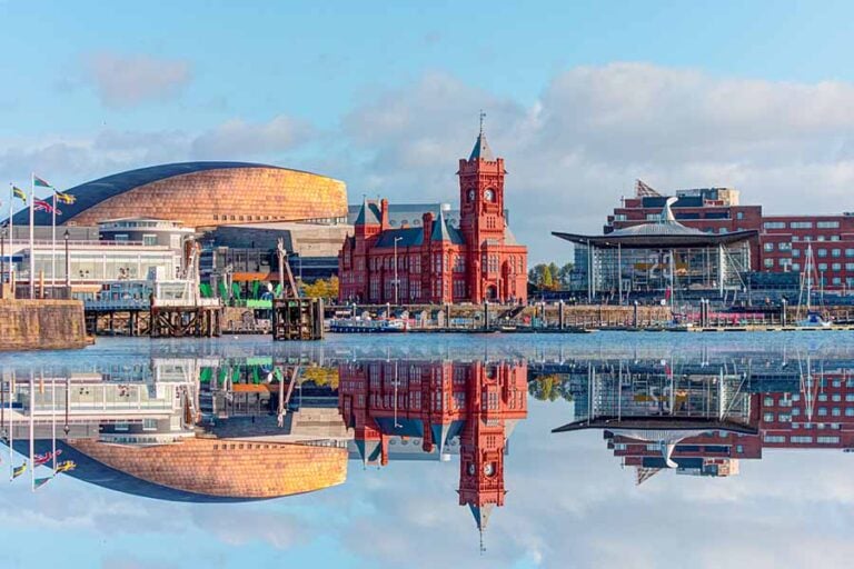 image of the cardiff shoreline